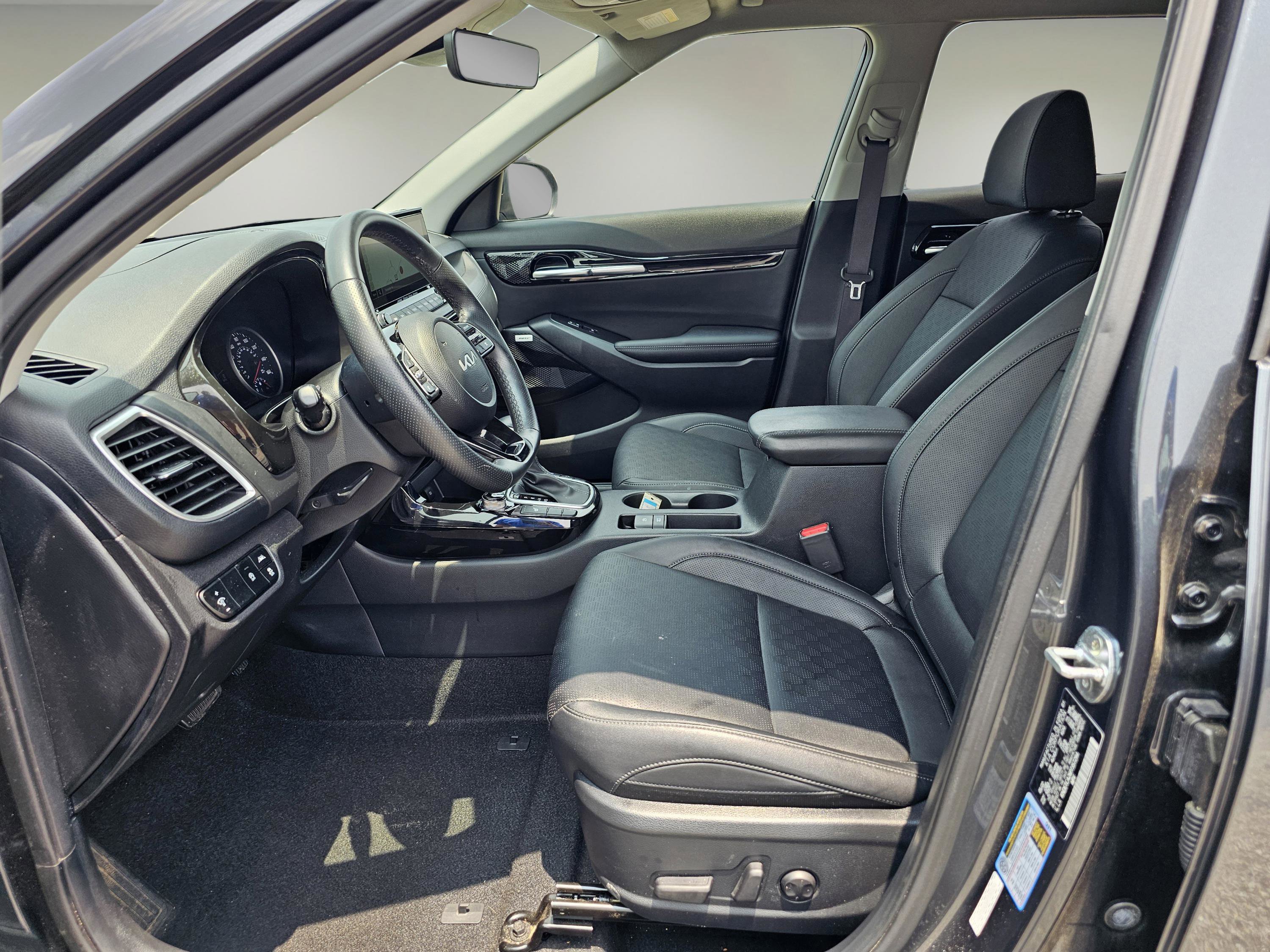 2023 Kia Seltos SX photo 12