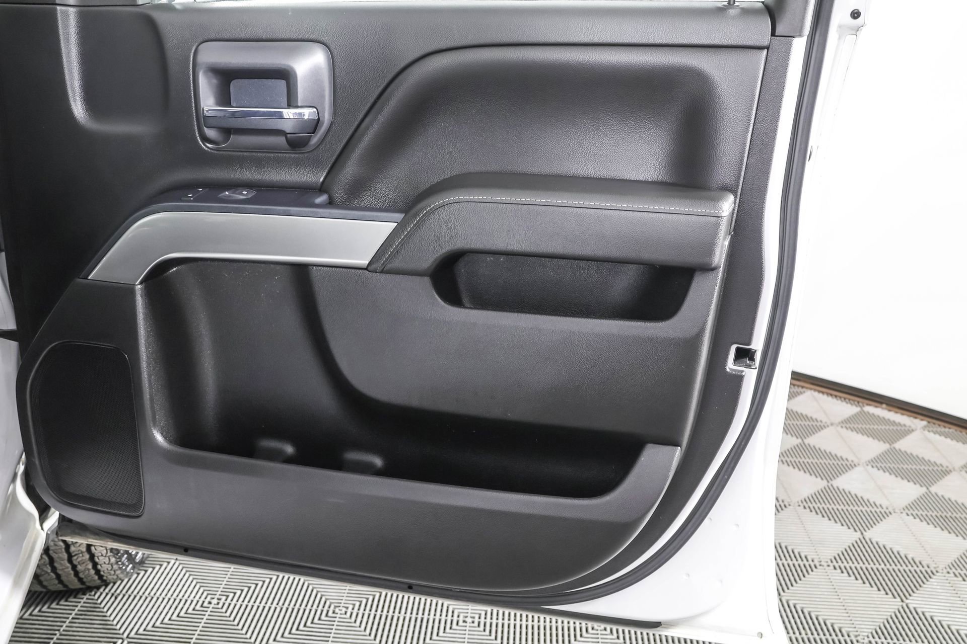2018 Chevrolet Silverado 1500 LT photo 32