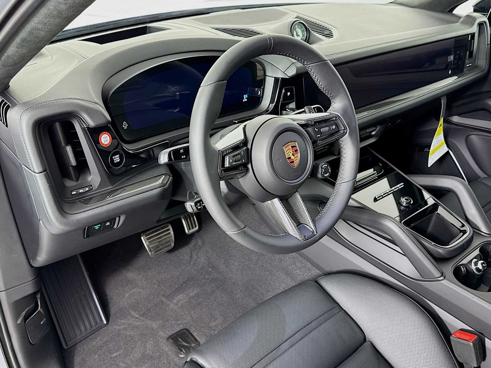 2025 Porsche Cayenne GTS photo 4