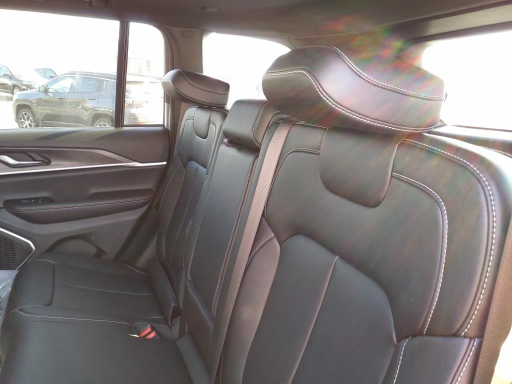 2025 Jeep Grand Cherokee Limited photo 7