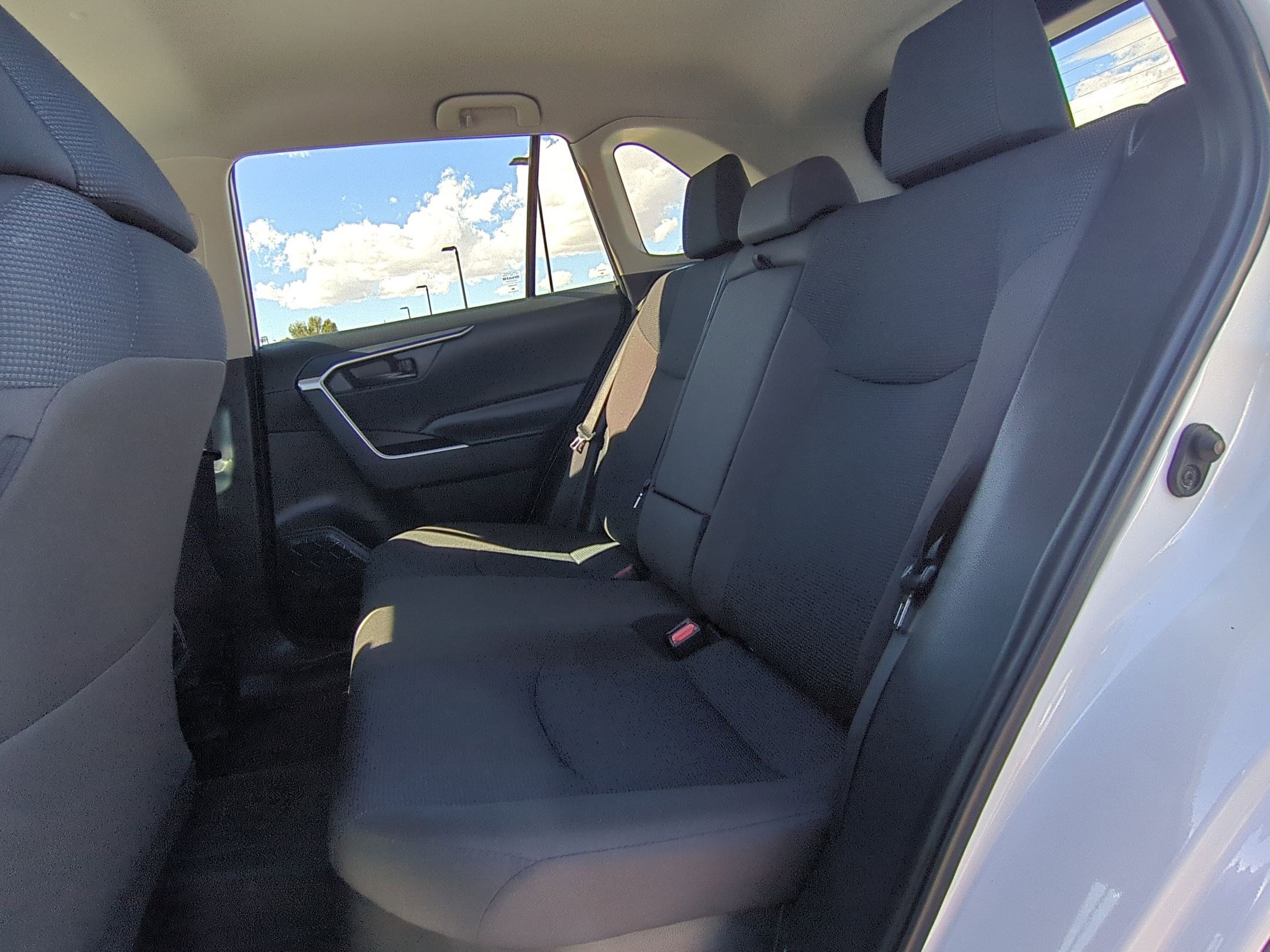 2024 Toyota RAV4 Hybrid LE photo 24