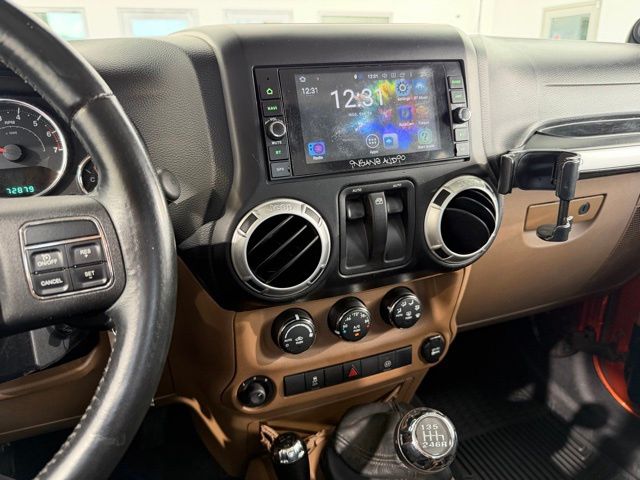 2011 Jeep Wrangler Sahara photo 19