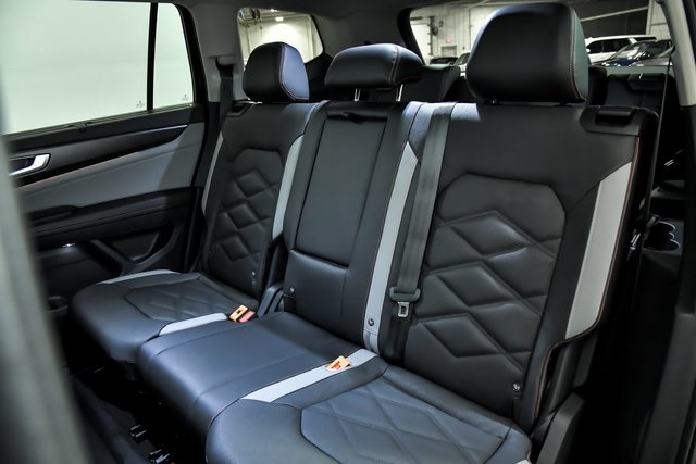 2025 Volkswagen Atlas Peak Edition SE photo 10