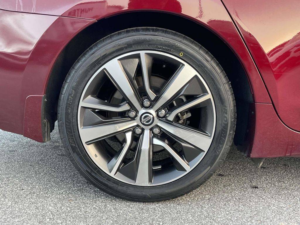 2020 Nissan Maxima SV photo 30