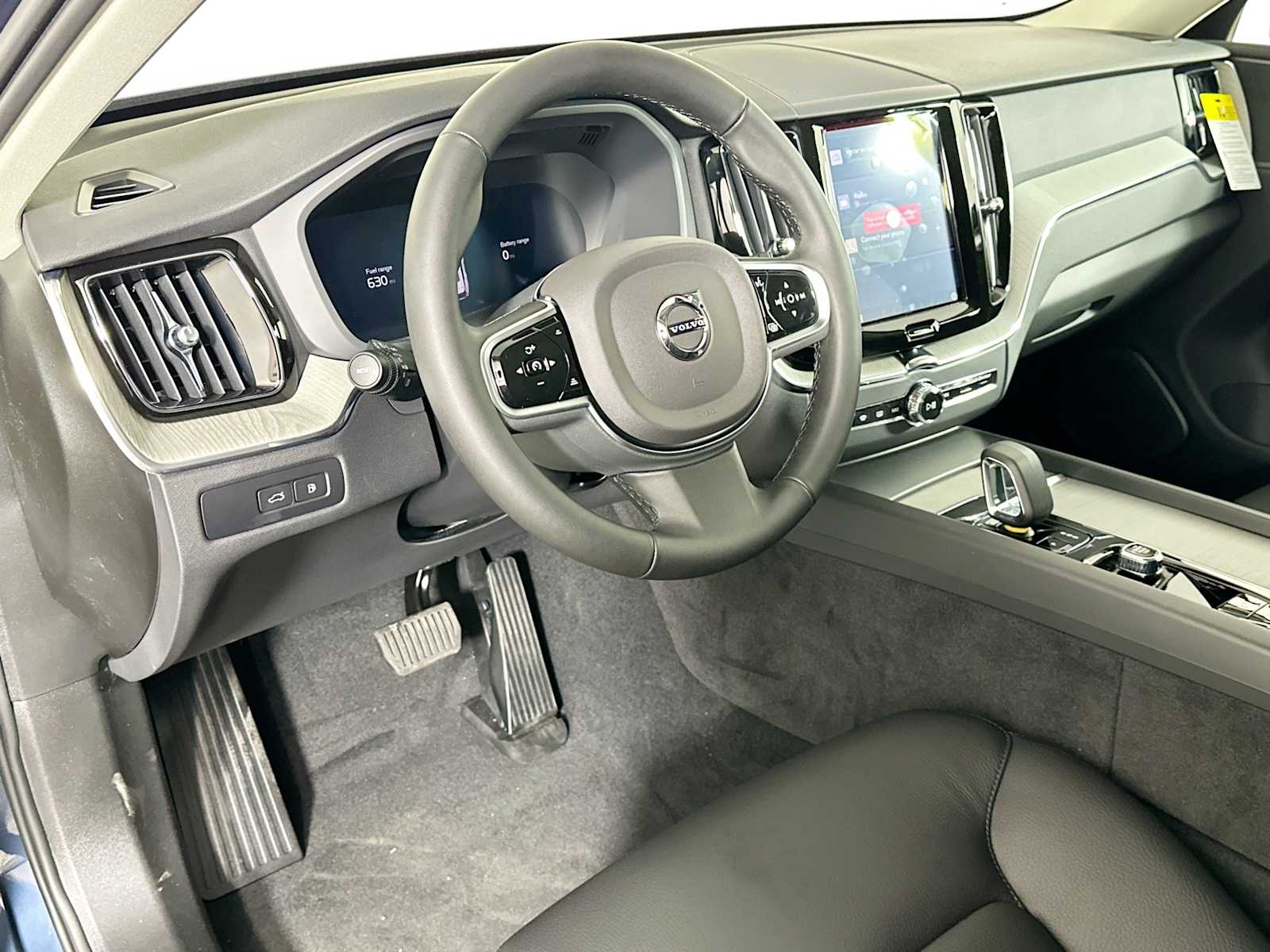 2025 Volvo XC60 T8 Plus photo 9