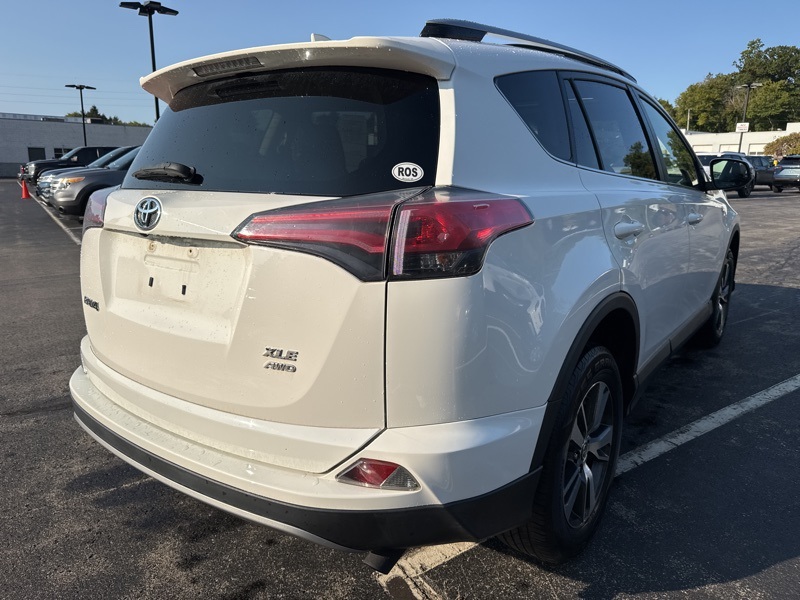 2018 Toyota RAV4 XLE photo 2