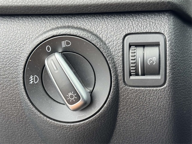 2012 Volkswagen Tiguan Sport photo 5