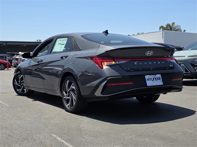 2025 Hyundai Elantra Hybrid SEL Sport photo 4