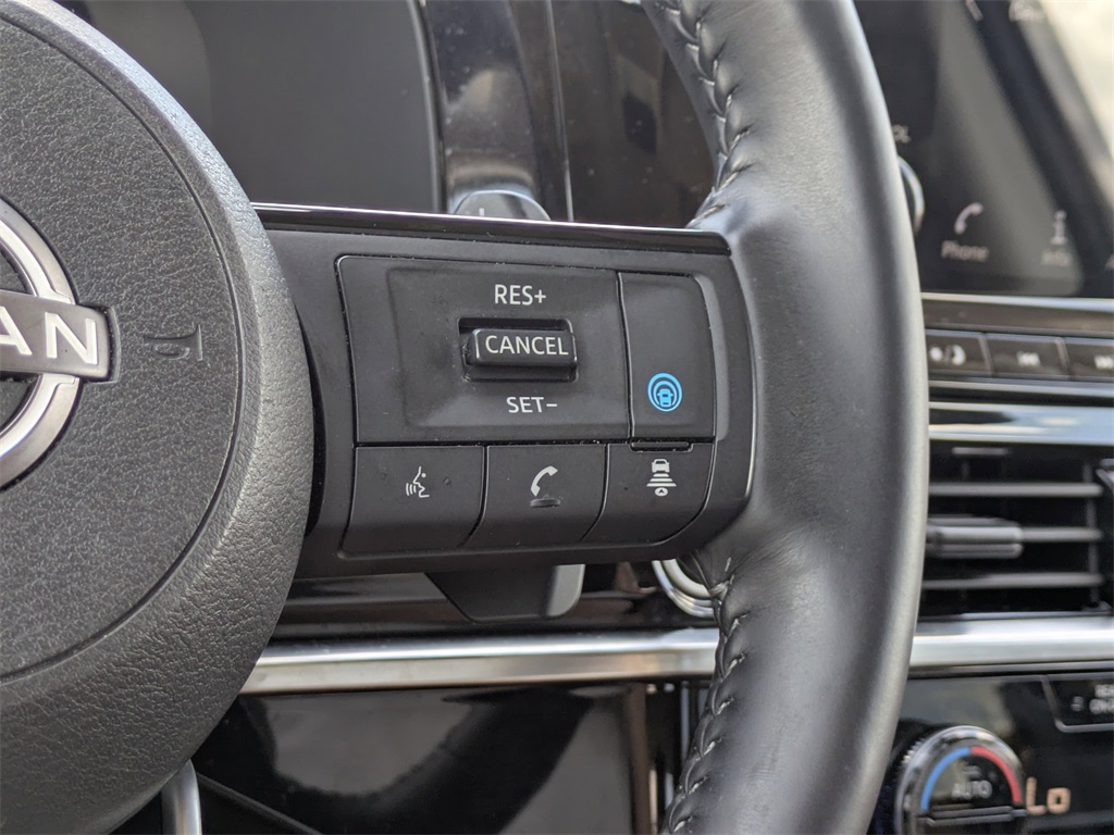 2023 Nissan Pathfinder Platinum photo 23