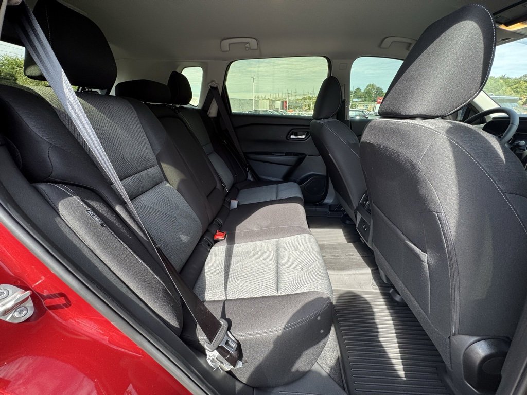 2025 Nissan Rogue SV photo 10