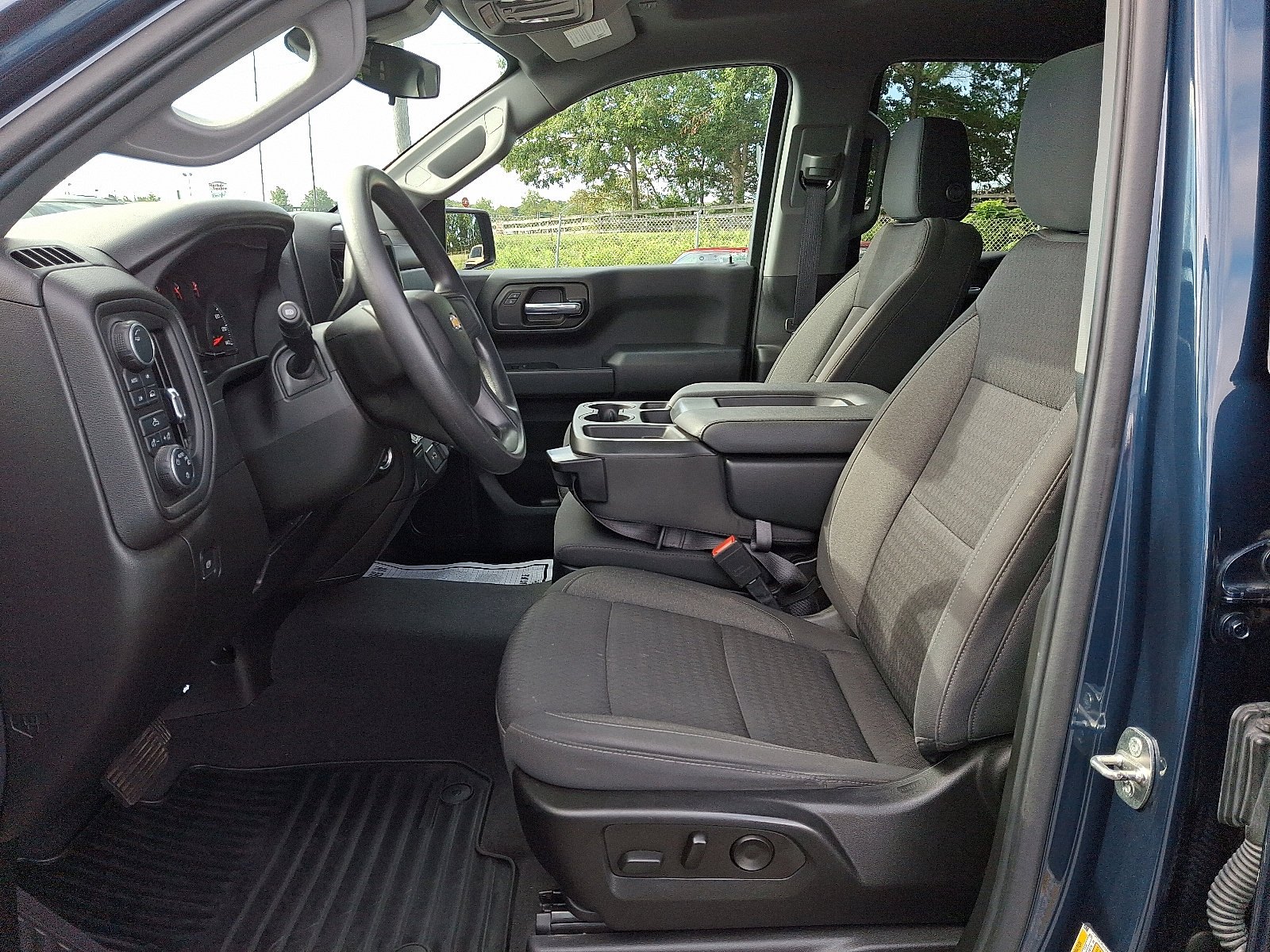 2022 Chevrolet Silverado 1500 Custom photo 10