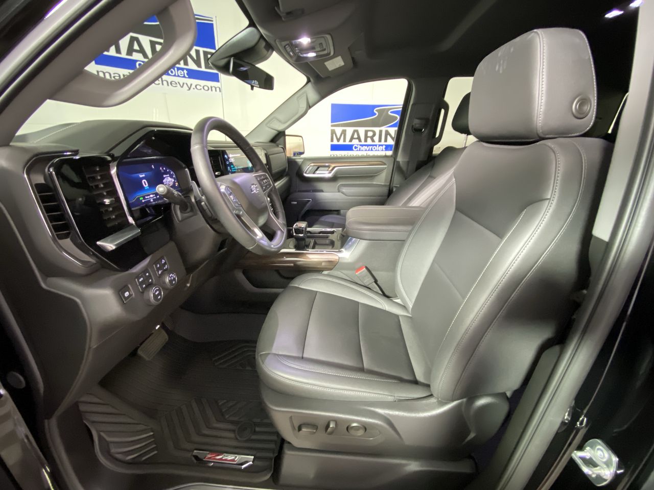 2025 Chevrolet Silverado 1500 RST photo 15