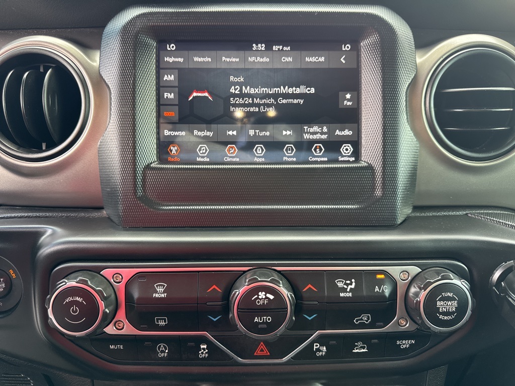 2020 Jeep Gladiator Sport photo 35