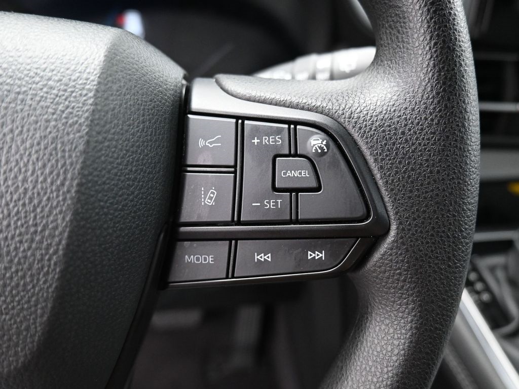 2025 Toyota Sienna LE photo 17