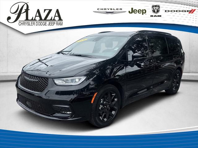 2026 Chrysler Pacifica Limited's photo