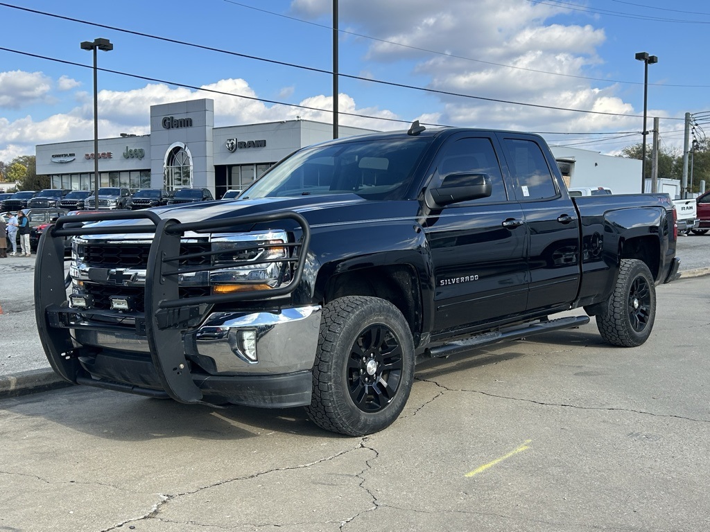 2018 Chevrolet Silverado 1500 LT photo 2