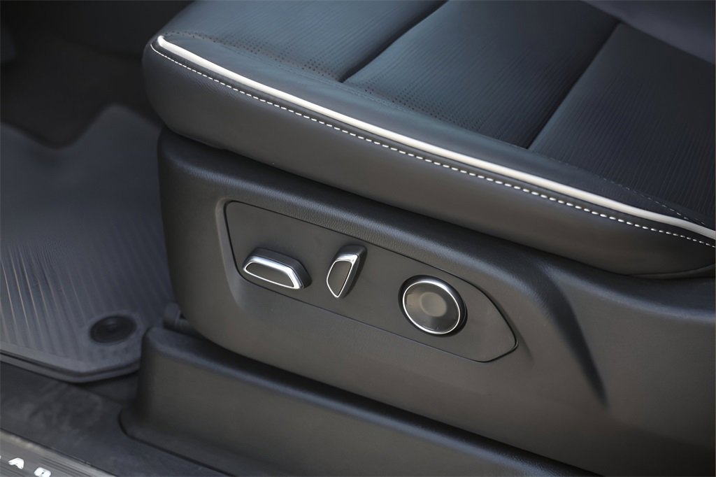 2025 Cadillac Escalade ESV Premium Luxury photo 7