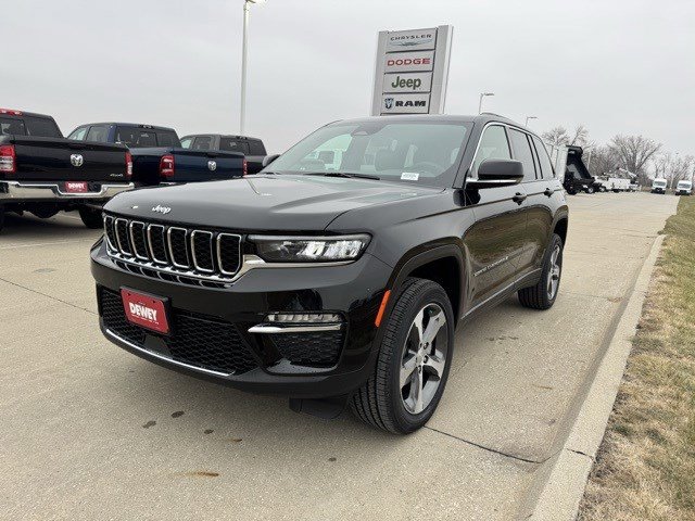 2025 Jeep Grand Cherokee Limited photo 3