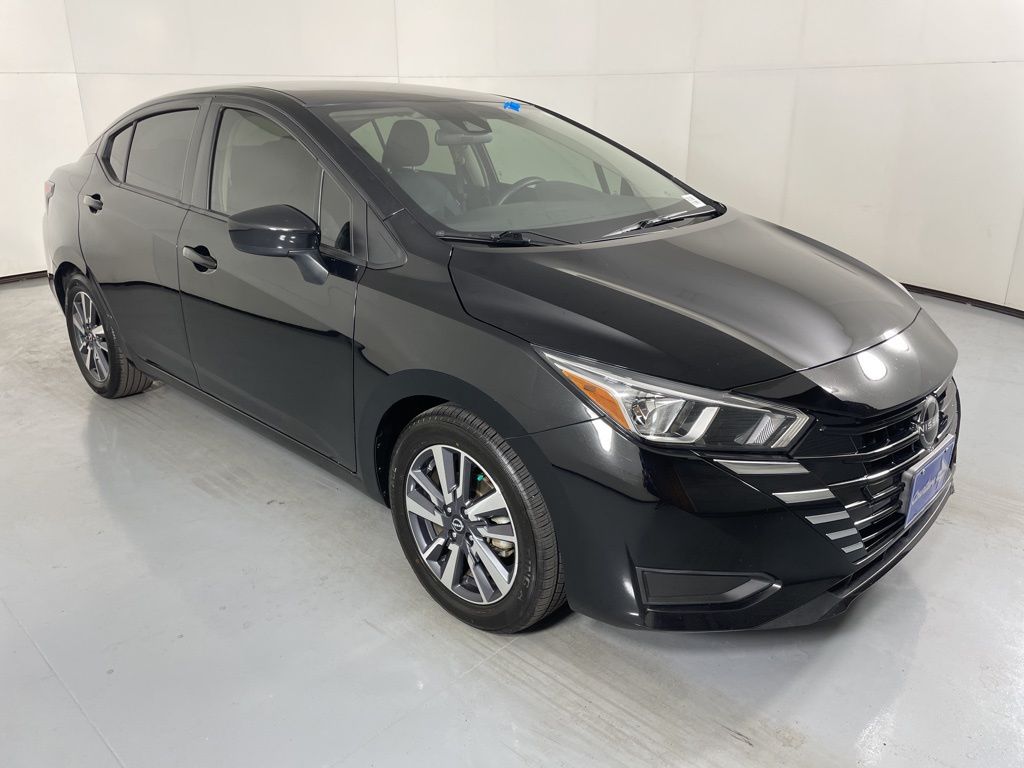 2023 Nissan Versa 1.6 SV photo 2