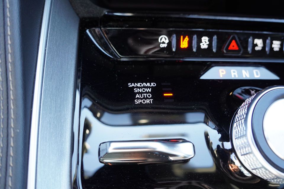 2025 Jeep Wagoneer Base photo 33
