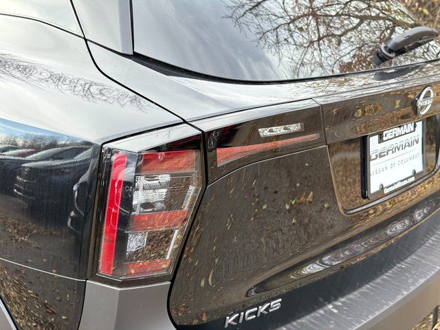 2026 Nissan Kicks SR photo 4