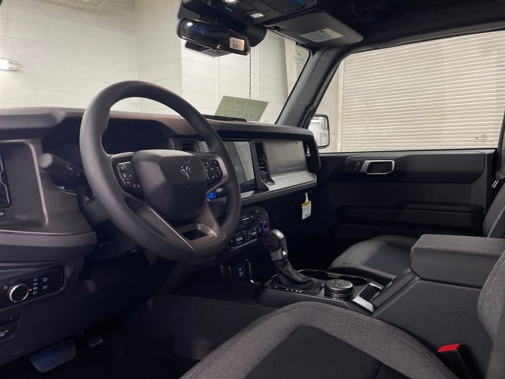 2025 Ford Bronco Base photo 4