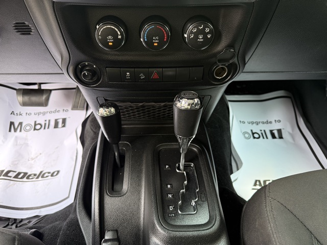 2017 Jeep Wrangler Willys Wheeler photo 21