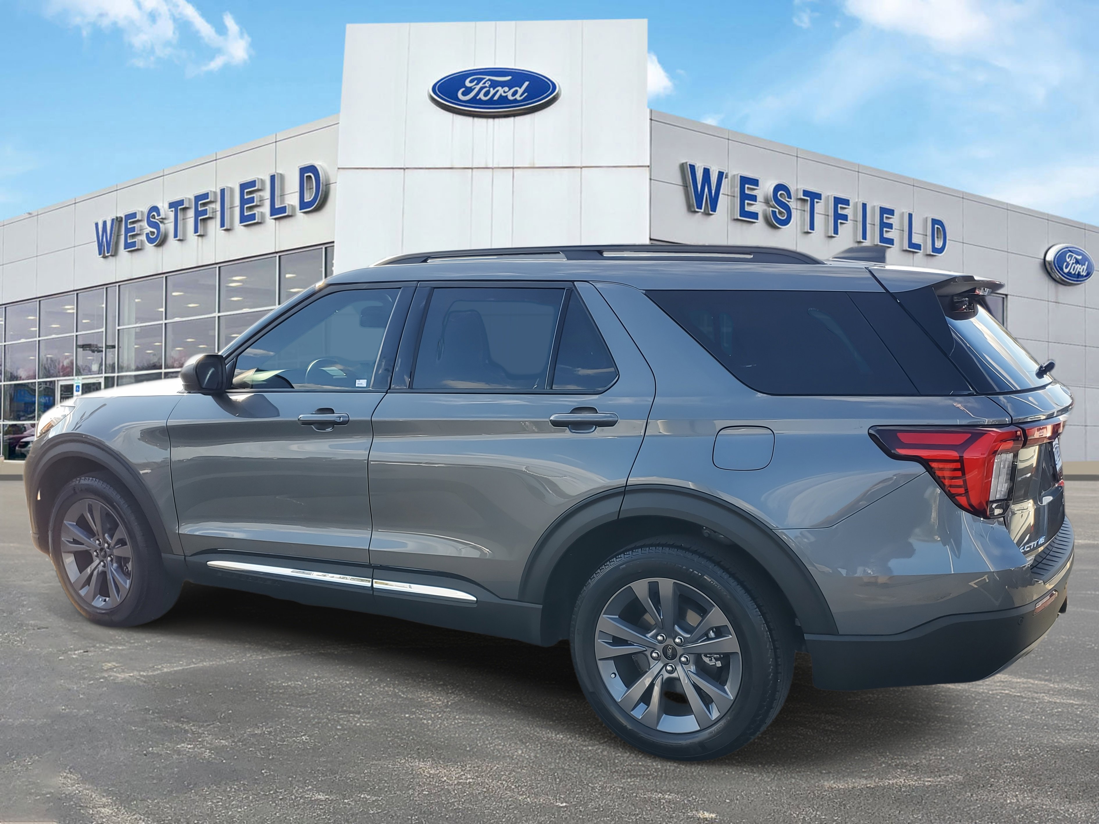 2025 Ford Explorer photo 4