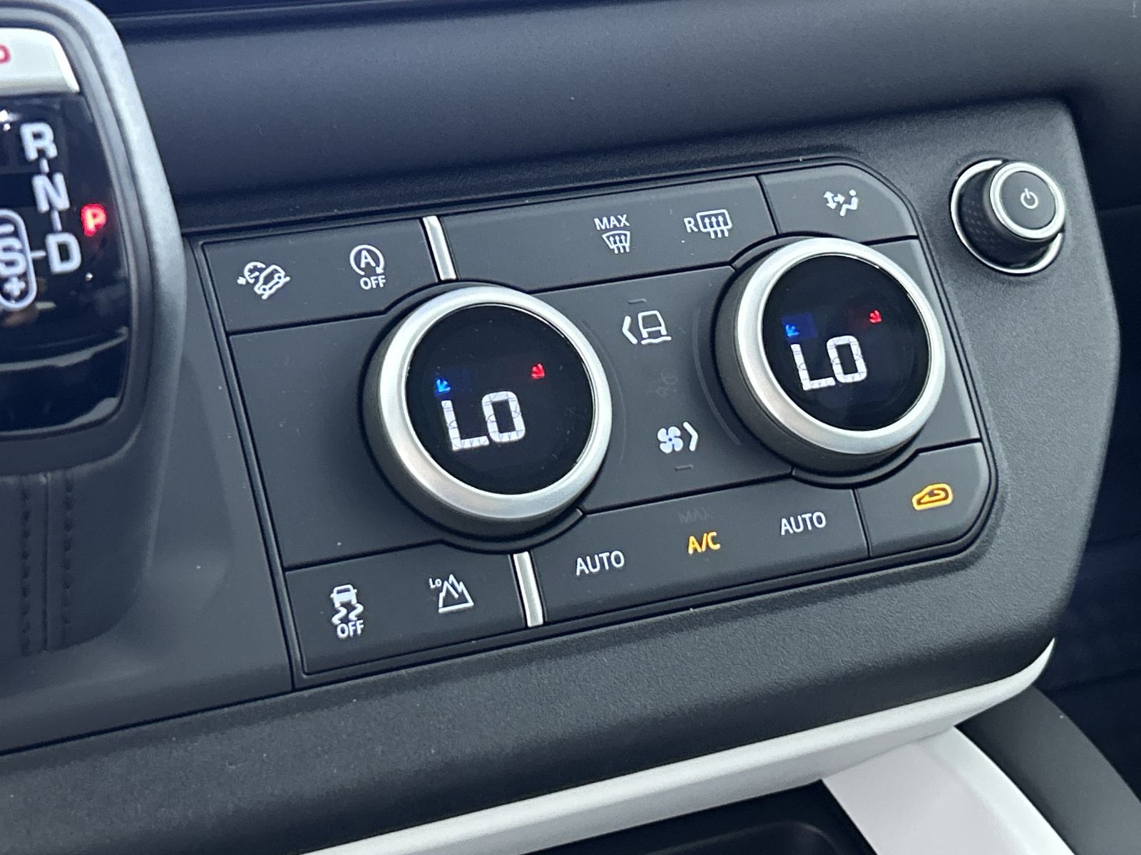 2025 Land Rover Defender 110 S photo 15