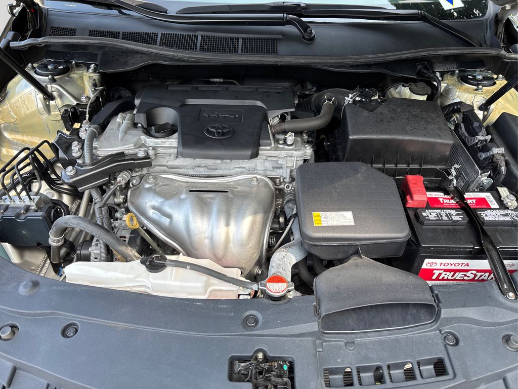 2016 Toyota Camry XLE photo 8