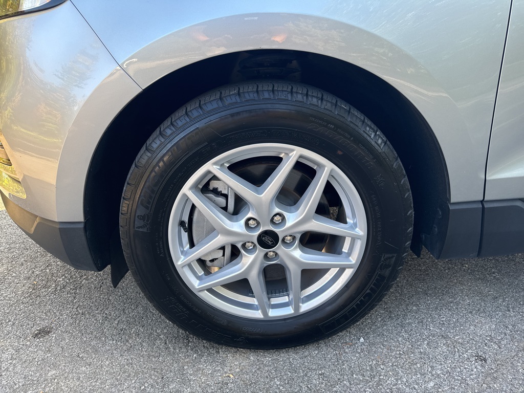 2024 Ford Edge SEL photo 9