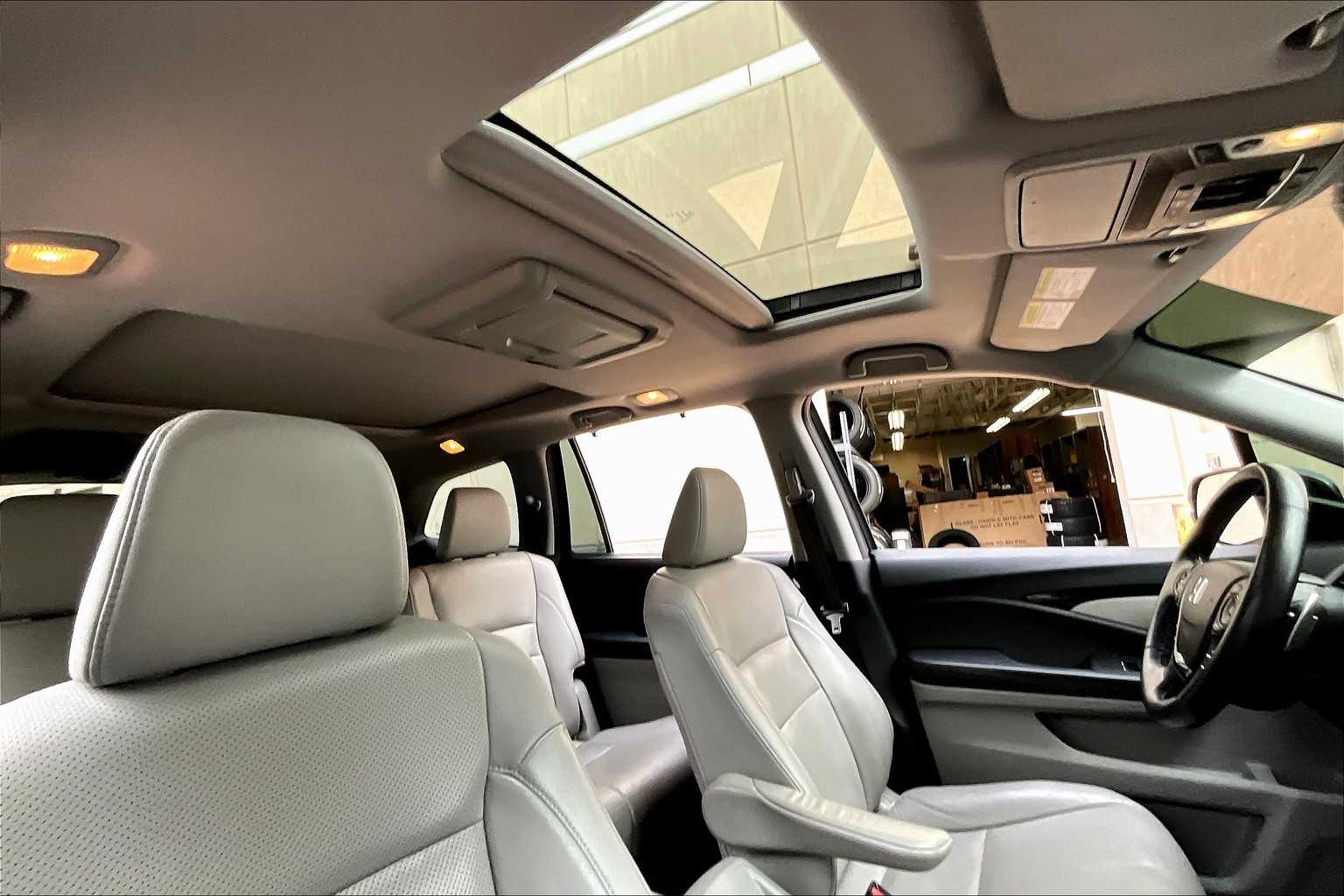 2016 Honda Pilot Elite photo 13