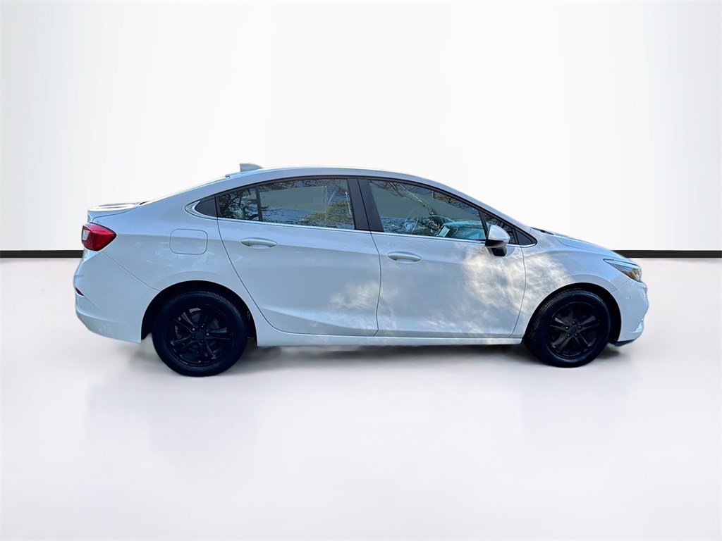 2017 Chevrolet Cruze LT photo 4
