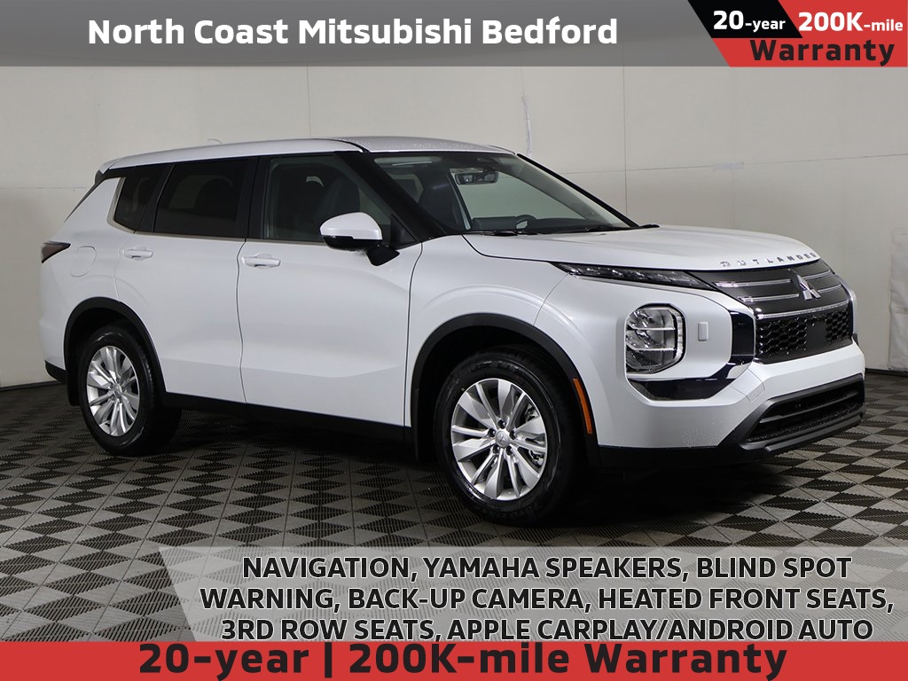 2025 Mitsubishi Outlander ES's photo