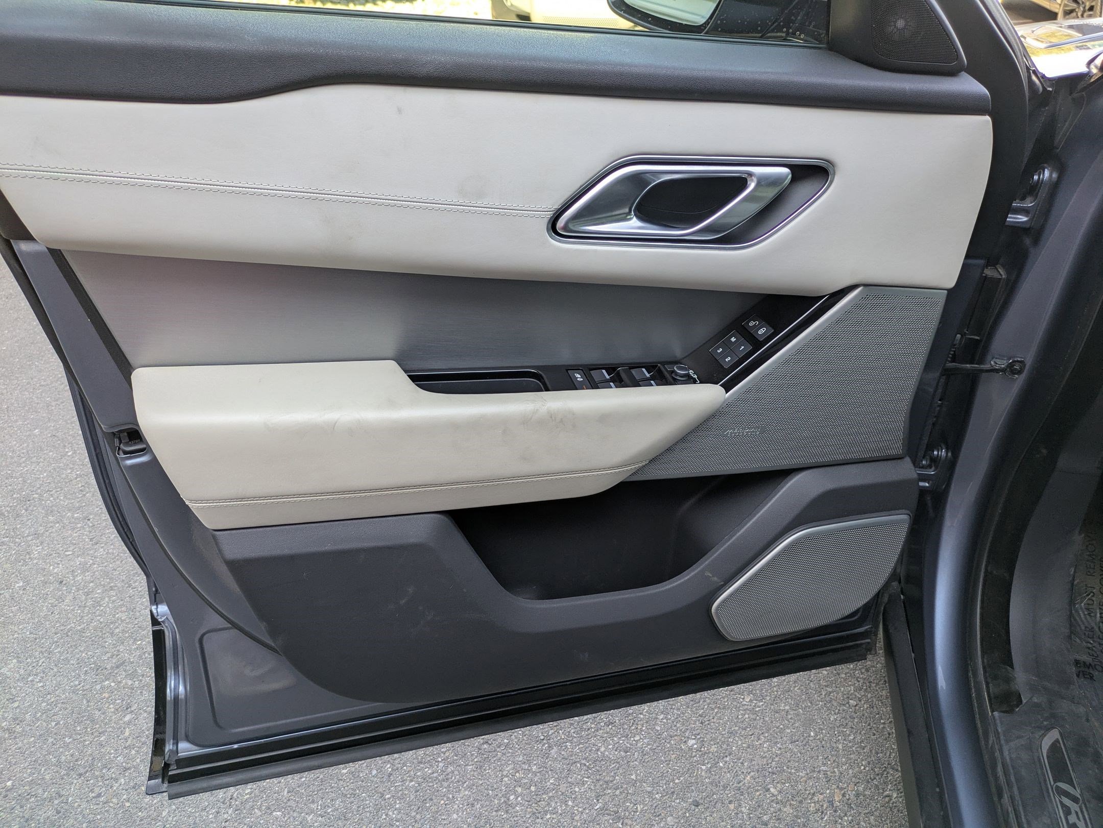 2020 Land Rover Range Rover Velar R-Dynamic HSE photo 12