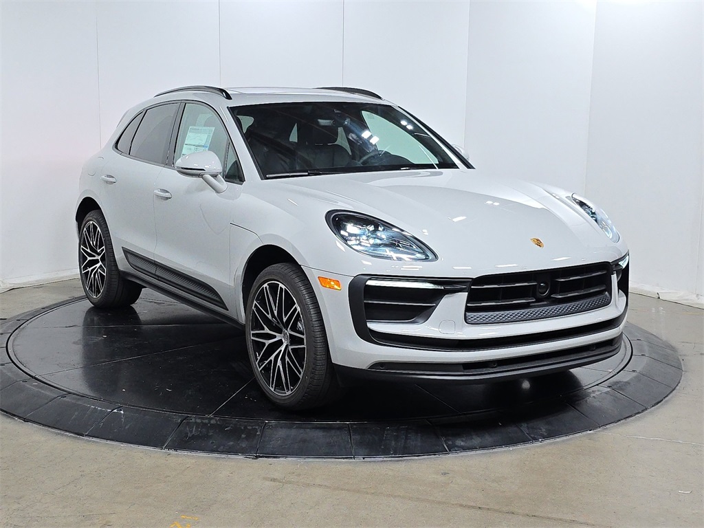 2026 Porsche Macan T photo 2
