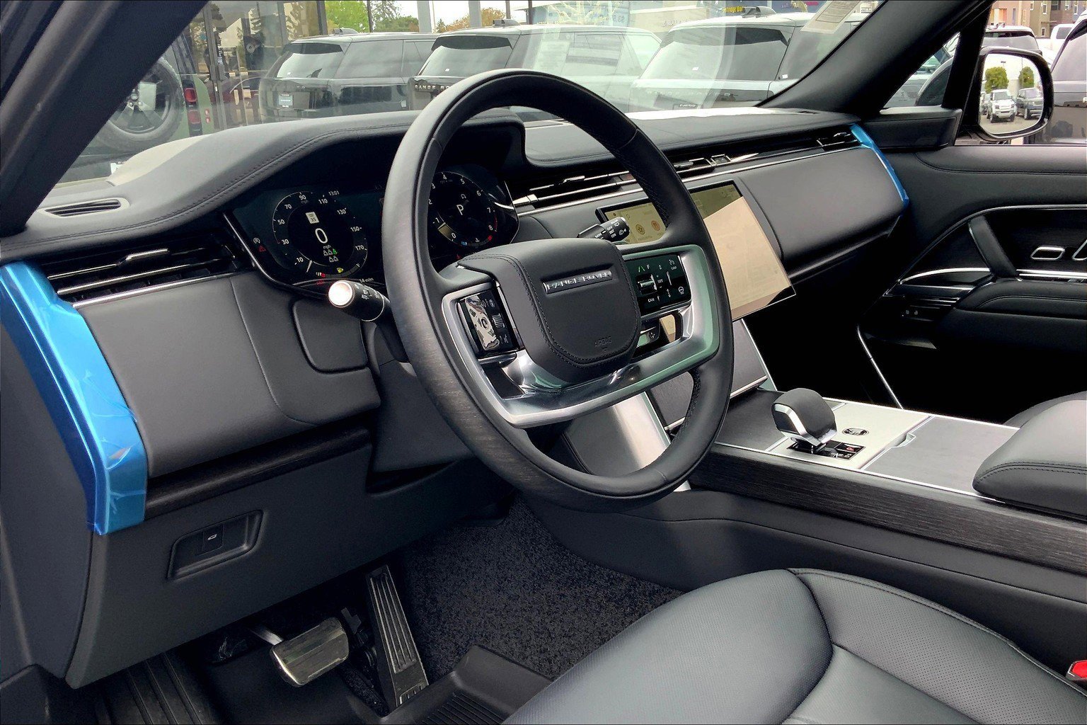 2025 Land Rover Range Rover SE photo 8