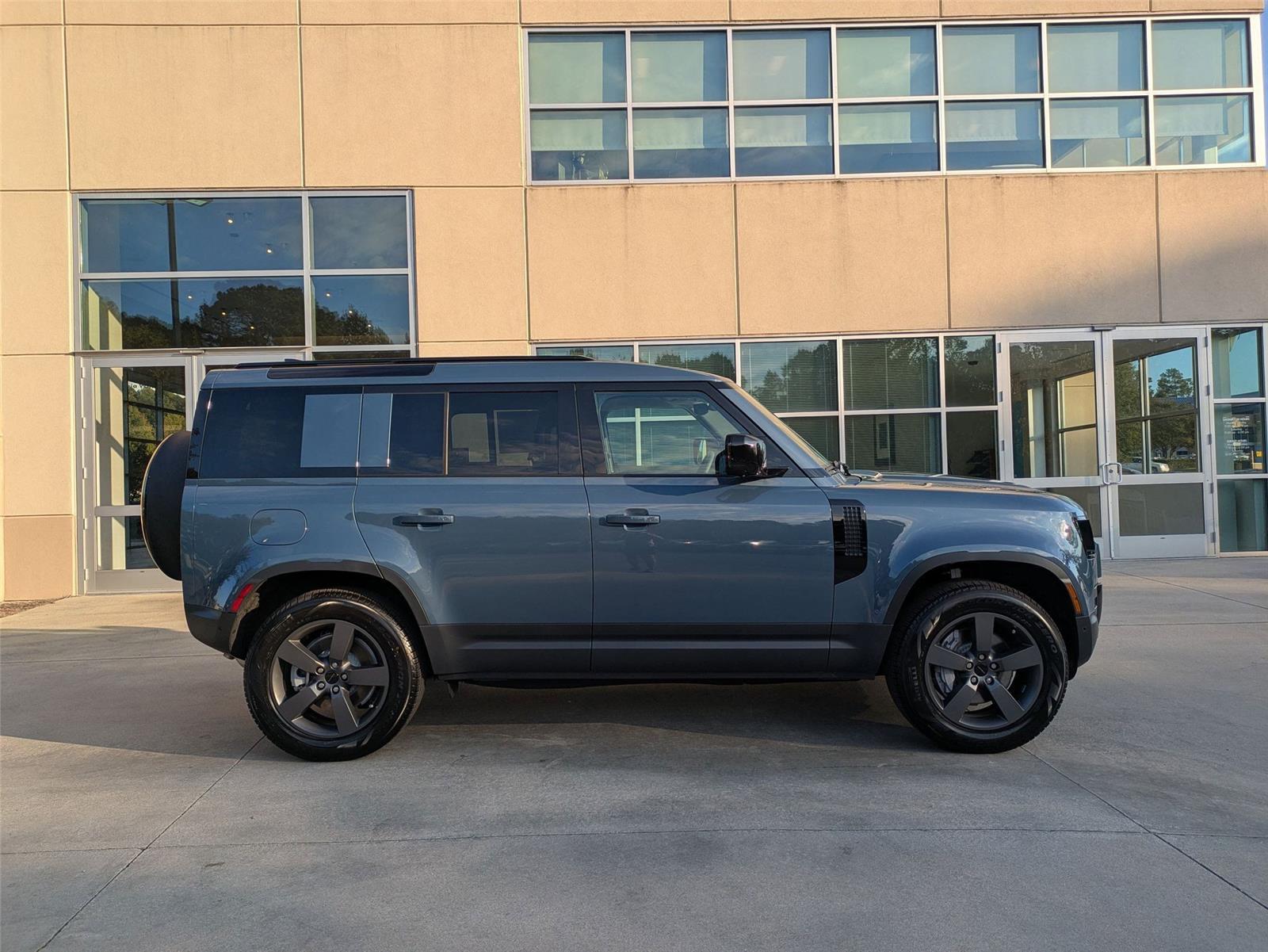 2026 Land Rover Defender S photo 4