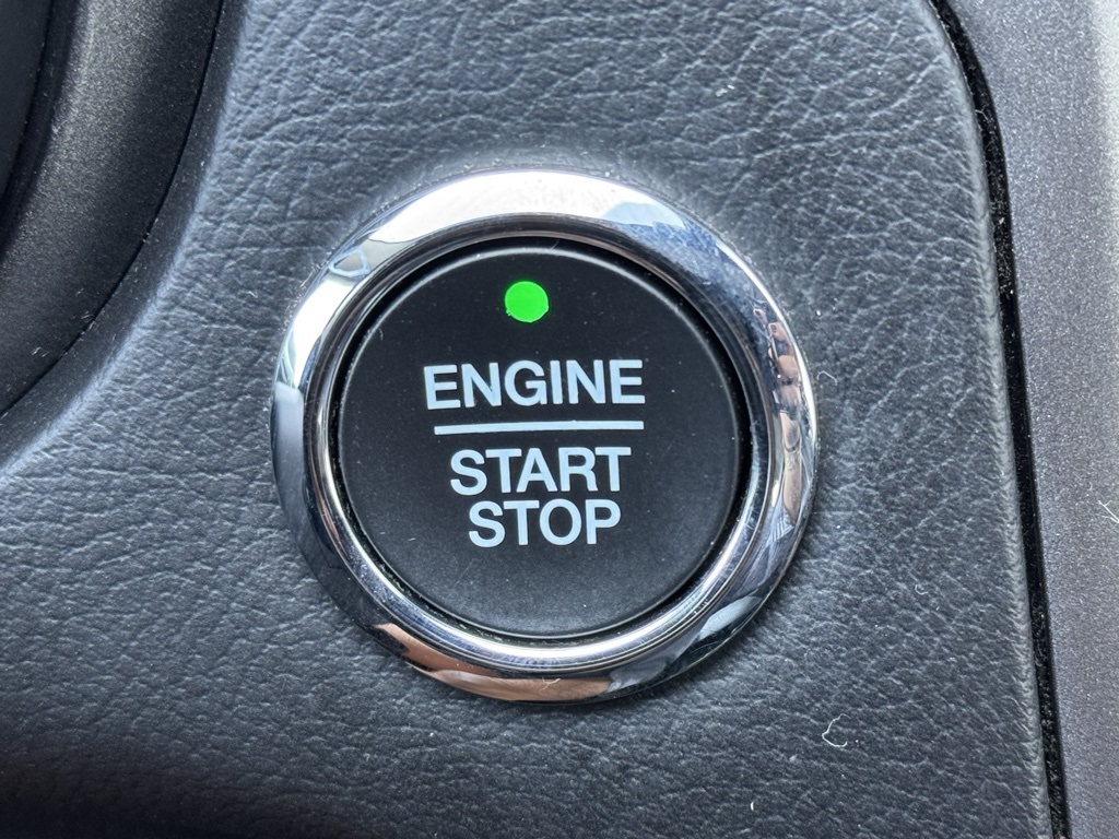 2020 Ford Fusion SEL photo 22