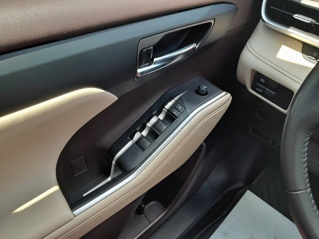 2022 Toyota Highlander XLE photo 34