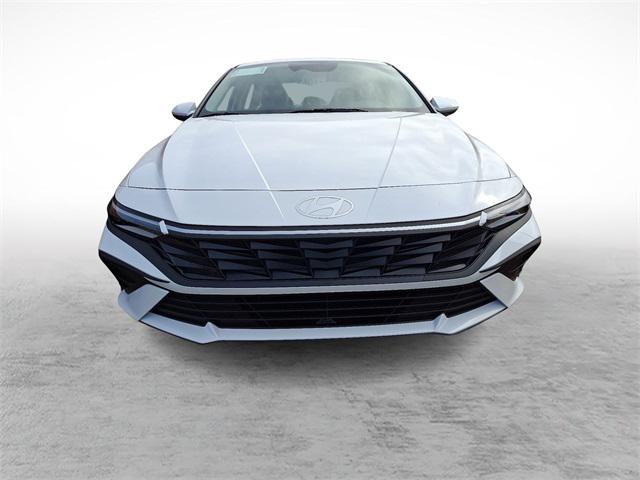 2025 Hyundai Elantra SE photo 2