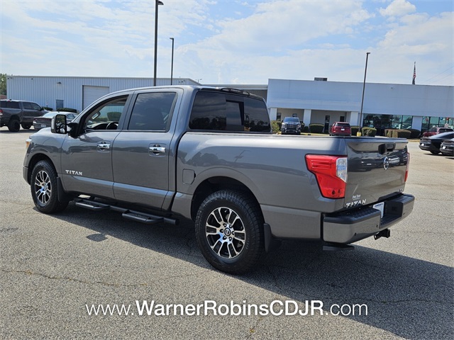 2021 Nissan Titan SV photo 9