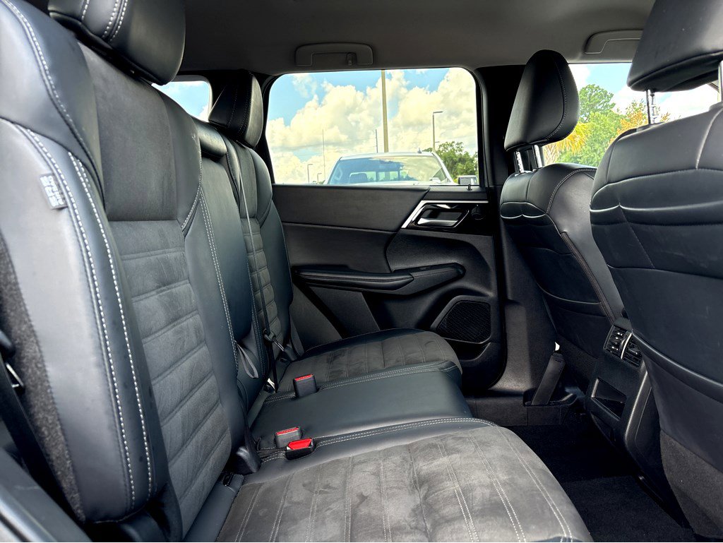 2024 Mitsubishi Outlander SE photo 9