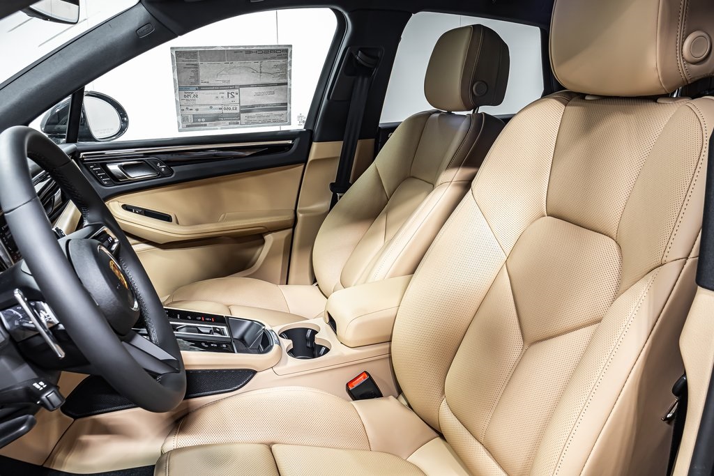 2025 Porsche Macan T photo 4
