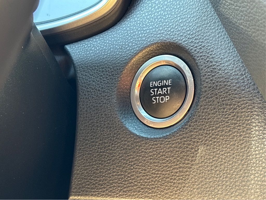 2022 Toyota Corolla SE photo 16