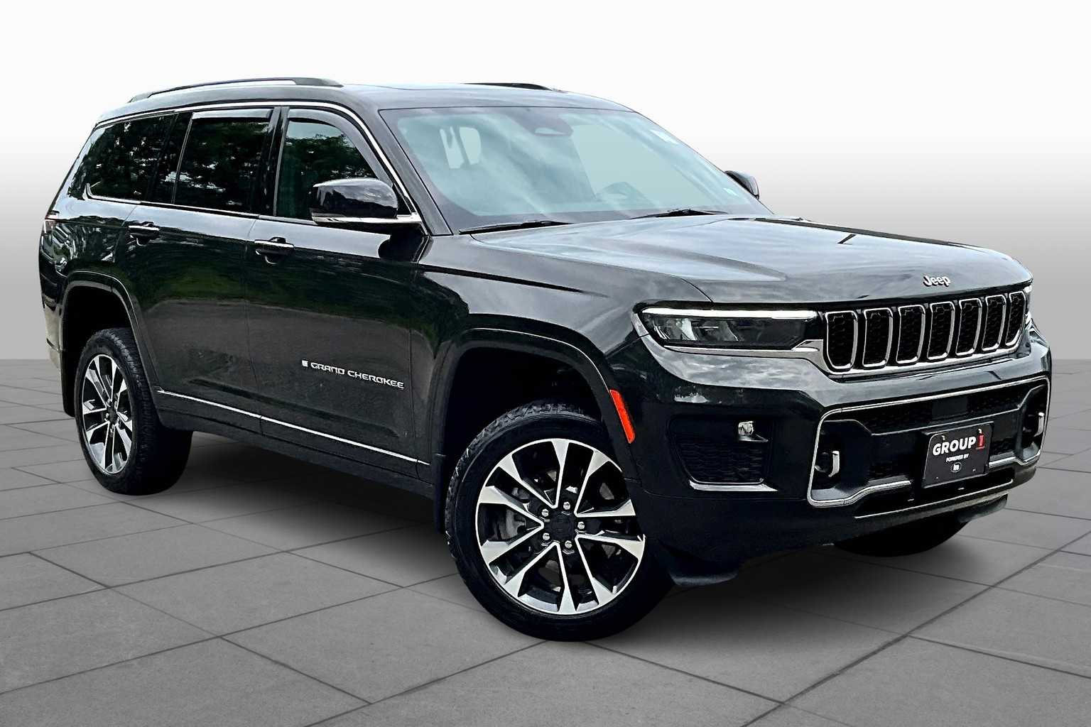 2022 Jeep Grand Cherokee Overland photo 2