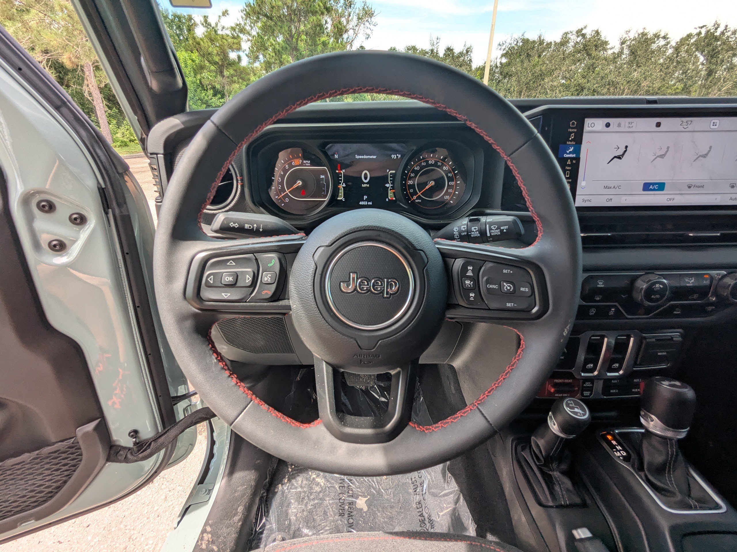 2024 Jeep Wrangler Rubicon photo 32