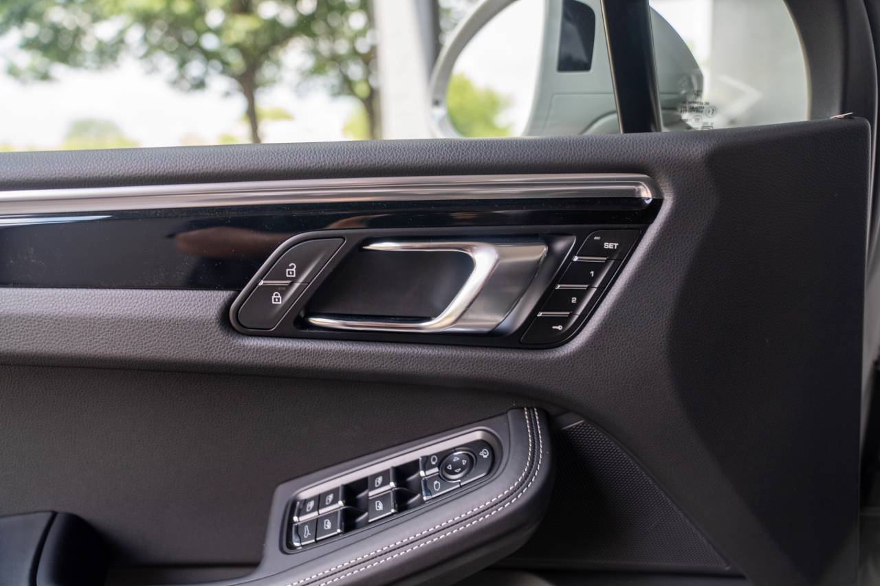 2025 Porsche Macan S photo 22