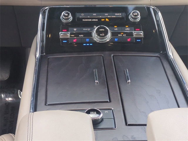 2023 Lincoln Navigator Standard photo 19