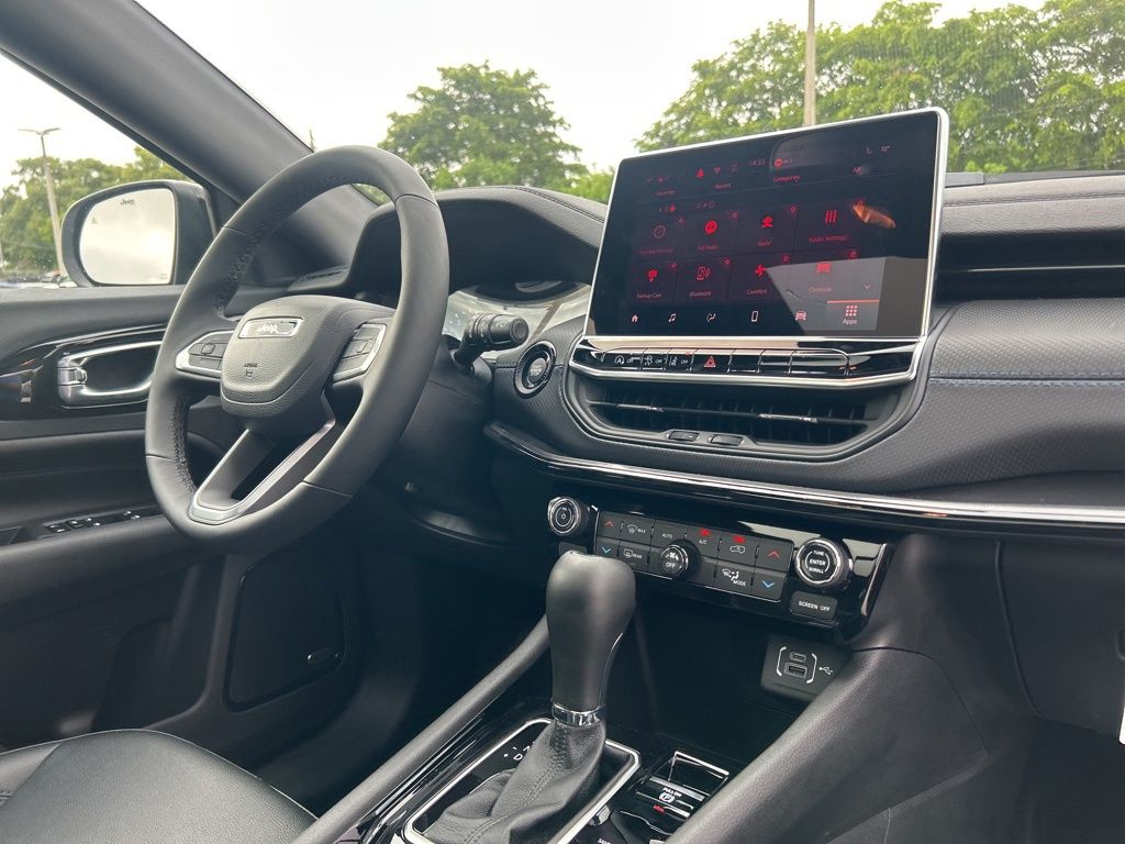 2025 Jeep Compass Latitude photo 21